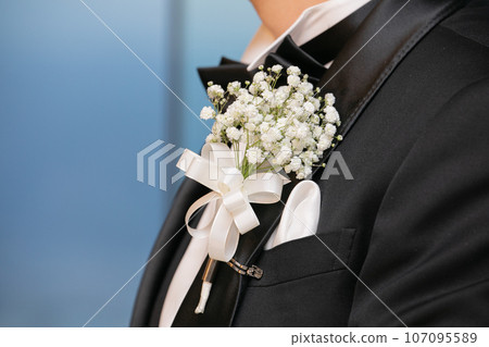 Boutonniere decorating the groom’s chest: Gypsophila 107095589