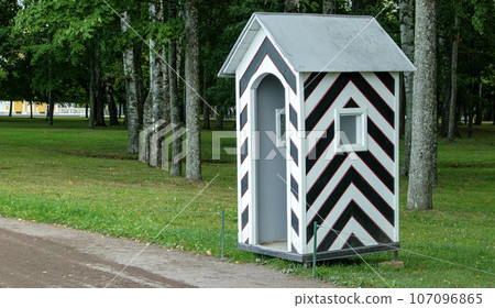 wooden guard house of the border guard in the park, backgrounds wooden guard house of the border guard in the park, backgrounds 107096865