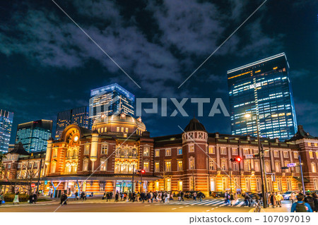 日本東京城市景觀東京八重洲中城今天開幕。夜景…=2023年3月10日 日本東京城市景觀東京八重洲中城今天開幕。夜景…=2023年3月10日 107097019