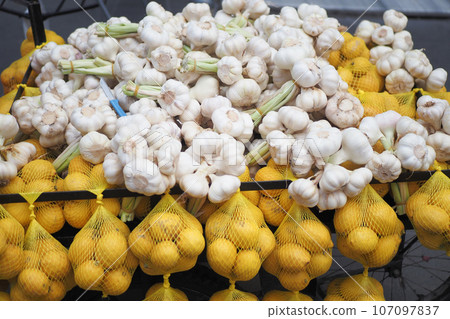 garlic and lemon selling at local market  107097837