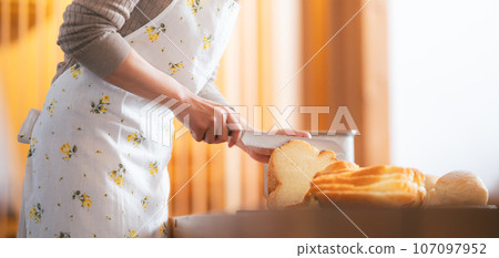 家庭麵包店 image_50 多歲的女人 107097952