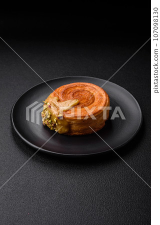 Round puff pastry croissant with raspberry filling or new york roll Round puff pastry croissant with raspberry filling or new york roll 107098130