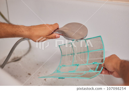 Washing air-conditioner filter with water Washing air-conditioner filter with water 107098254