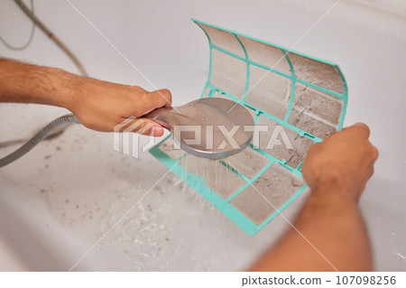 Washing air-conditioner filter with water Washing air-conditioner filter with water 107098256