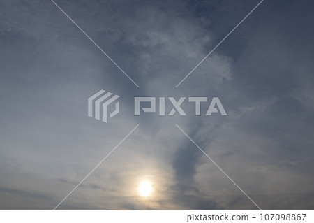 large number of clouds and haze in the sky 107098867