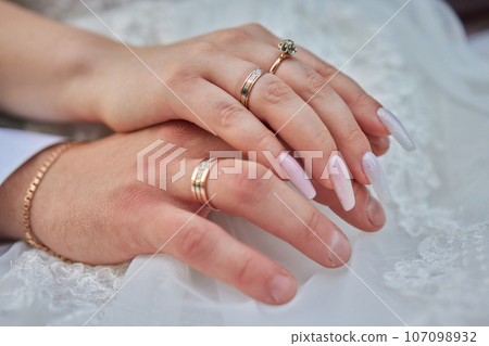 Young married couple holding hands, ceremony wedding day 107098932