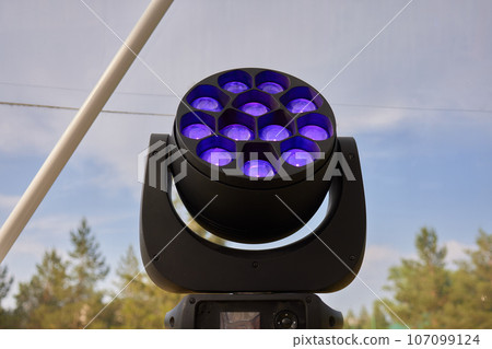 Professional spotlight lighting fixtures halogen green light sample. Professional spotlight lighting fixtures halogen green light sample. 107099124