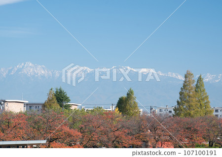 可以眺望雪山劍岳的富岩運河環水公園 可以眺望雪山劍岳的富岩運河環水公園 107100191