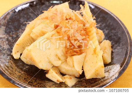 Boiled bamboo shoots, small plate, bonito flakes 107100705