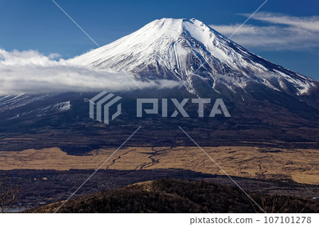 Mt. Fuji in winter seen from Lake Yamanaka and Mt. Ishiwari 107101278