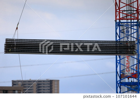 Crawler crane image Crawler crane image 107101644
