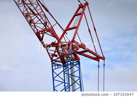 Crawler crane image Crawler crane image 107101647