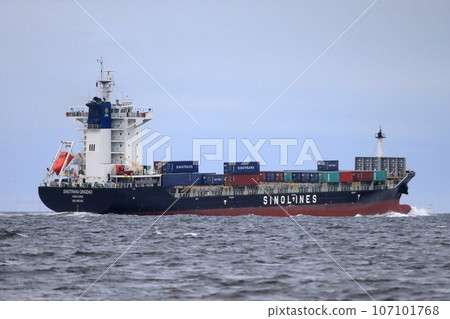 Container ship image Container ship image 107101768