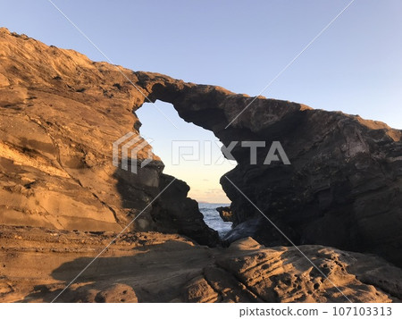 Jogashima _ Horse Back Cave 107103313