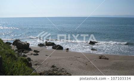 可以看到佐渡島、藍天、藍海的海岸 107103334