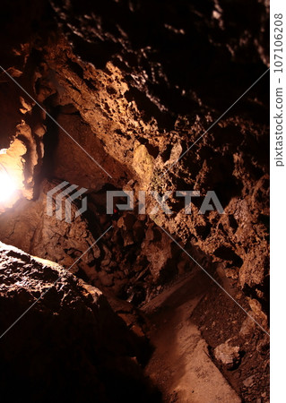 Odake Limestone Cave with a natural atmosphere (Akiruno City, Tokyo) 107106208