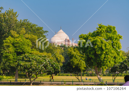 Garlic dome architecture of the Taj Mahal temple, Agra, Uttar Pradesh, India is built of white marble 107106264