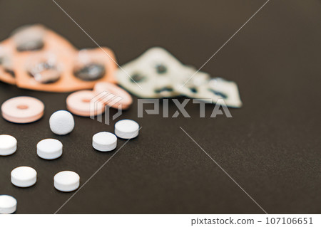 Overdosing is taking a large amount of cold medicine, etc. 107106651