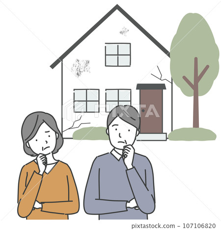 一個中年男人和一個女人正在擔心他們的老房子。 一個中年男人和一個女人正在擔心他們的老房子。 107106820