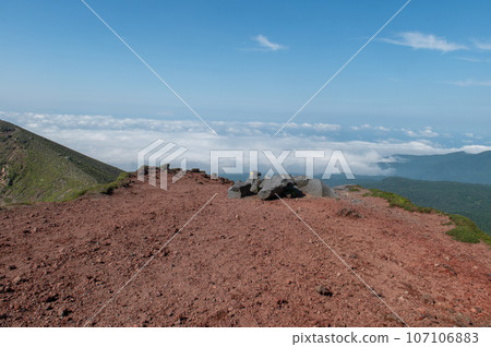 Climbing Takachihomine, the place where the descendants of the gods descended 107106883
