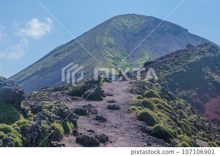 Climbing Takachihomine, the place where the descendants of the gods descended Climbing Takachihomine, the place where the descendants of the gods descended 107106901