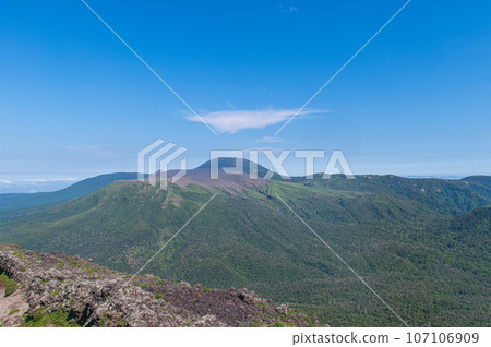 Climbing Takachihomine, the place where the descendants of the gods descended Climbing Takachihomine, the place where the descendants of the gods descended 107106909