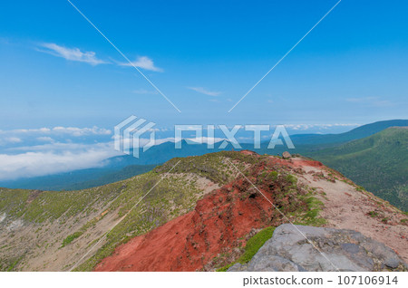 Climbing Takachihomine, the place where the descendants of the gods descended Climbing Takachihomine, the place where the descendants of the gods descended 107106914
