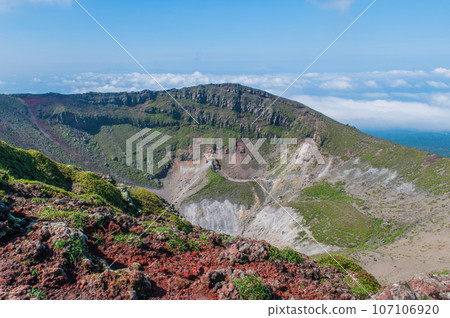 Climbing Takachihomine, the place where the descendants of the gods descended 107106920