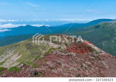 Climbing Takachihomine, the place where the descendants of the gods descended Climbing Takachihomine, the place where the descendants of the gods descended 107106923