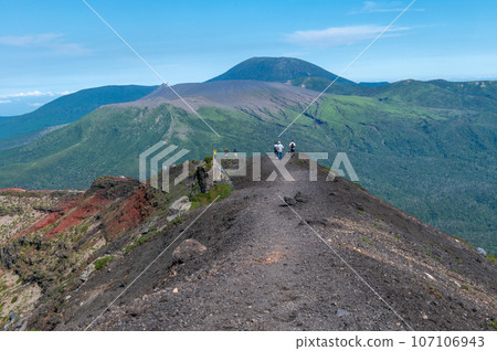 Climbing Takachihomine, the place where the descendants of the gods descended 107106943
