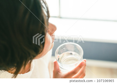 一位美麗的女人 107106965