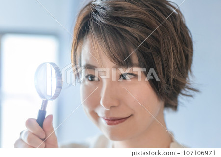 一位美麗的女人 107106971