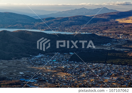Oshino village, Lake Yamanaka and Mt. Ashitaka seen from the Mt. 107107062