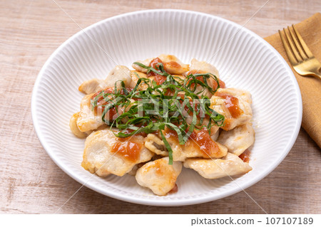 雞胸肉佐李子和紫蘇 107107189