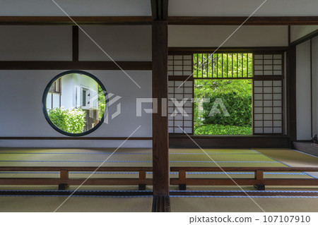 Genkoan, Kyoto, ``Window of Enlightenment'' and ``Window of Loss'' - Season of fresh greenery Genkoan, Kyoto, ``Window of Enlightenment'' and ``Window of Loss'' - Season of fresh greenery 107107910
