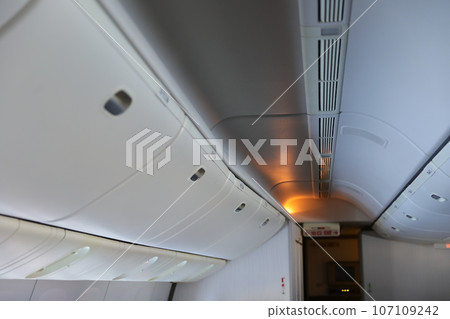 機艙 107109242