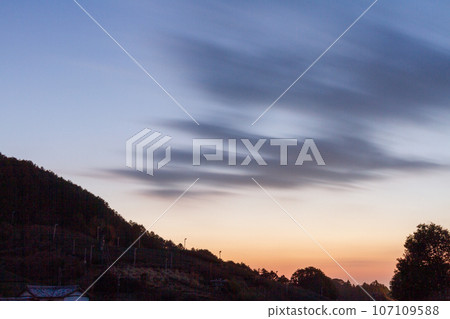 Mutsumi, Morimachi, Shuchi District, Shizuoka Prefecture, sunset scenery Mutsumi, Morimachi, Shuchi District, Shizuoka Prefecture, sunset scenery 107109588