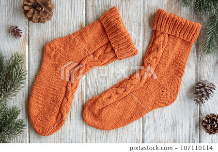 Wool knitted socks 107110114