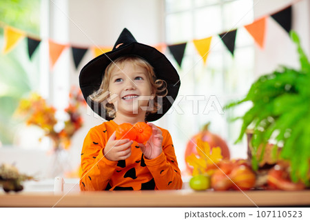 Child in Halloween costume. Kids trick or treat. 107110523