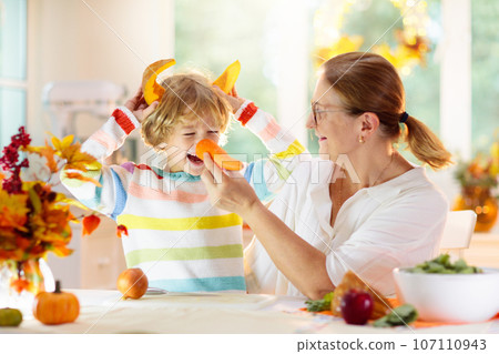 Family cooking Thanksgiving dinner Family cooking Thanksgiving dinner 107110943