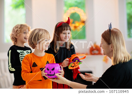 Kids trick or treat. Halloween fun for children. 107110945
