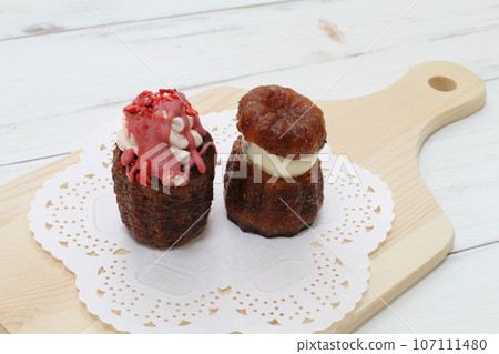 Canelé (strawberry & lamb raisin) Canelé (strawberry & lamb raisin) 107111480