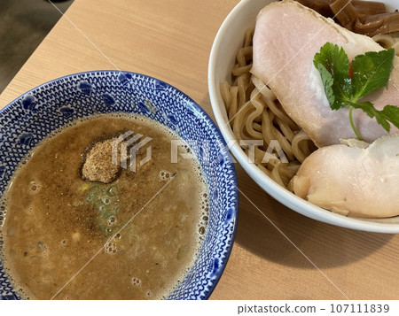 Rich seafood pork bone tsukemen 107111839