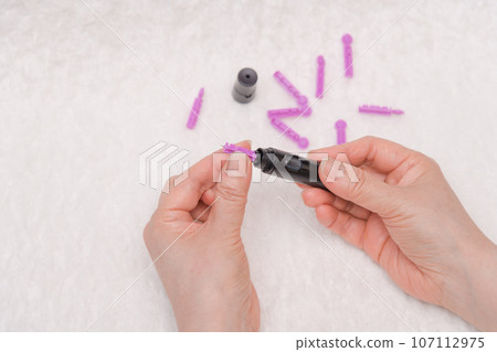 [Diabetes blood sugar level measurement needle] 107112975