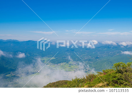 Yufuin direction seen from Mt.Yufudake/climbing trail Yufuin direction seen from Mt.Yufudake/climbing trail 107113535