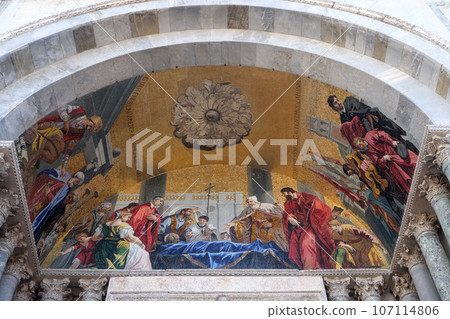 St. Mark's body being venerated by the Doge and Venetian magistrates, lunette mosaic of St. Mark's Basilica, Venice, Italy 107114806