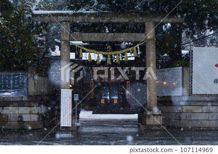 Winter in Kawagoe, Little Edo - Snowy Kawagoe Hikawa Shrine Winter in Kawagoe, Little Edo - Snowy Kawagoe Hikawa Shrine 107114969
