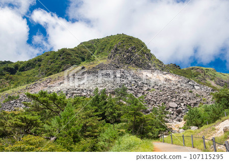 Tsukahara Onsen/Garandake Crater Tsukahara Onsen/Garandake Crater 107115295