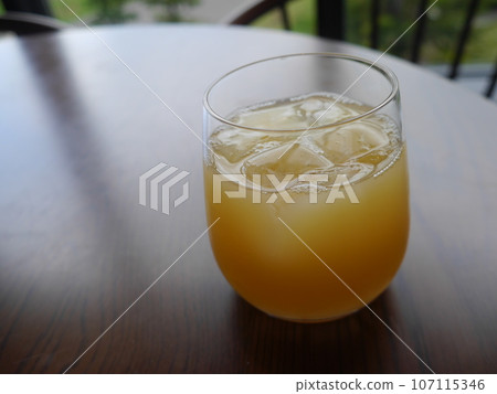 Apple juice Apple juice 107115346