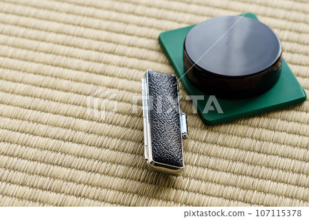 Seal and vermillion Seal and vermillion 107115378